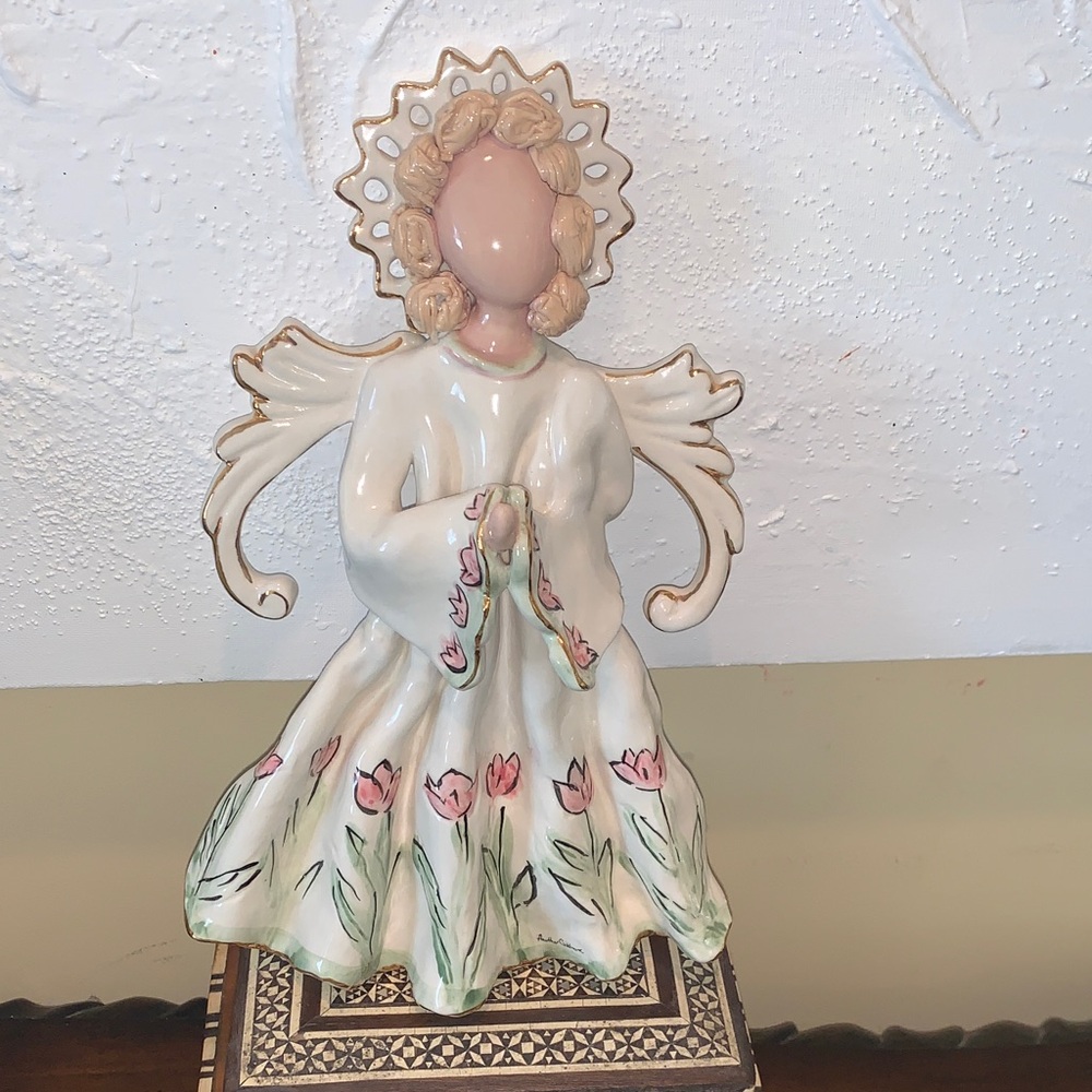 Heather Goldminc Blue Sky Clayworks 3D Angel Wall Plaque With Tulips Design